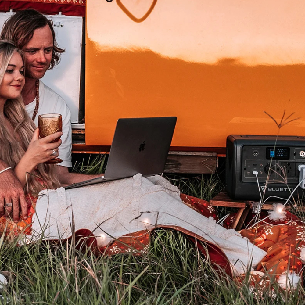 Diagram showing Bluetti power station solar charging configuration and free cable inclusion.