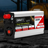 Inverter in industrial setting – Inverter placed in an outdoor industrial scene, suggesting suitability for worksite or remote use.