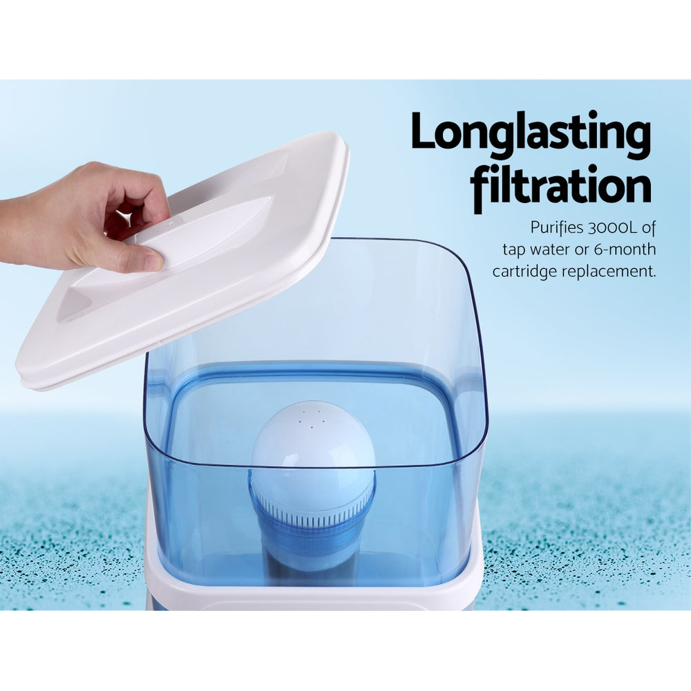 A visual promoting the long-lasting filtration capability of the cartridge, with text emphasizing extended use and clean water benefits.